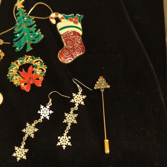 Lot of Christmas Costume Jewelry Sold As Is - Picture 5 of 9